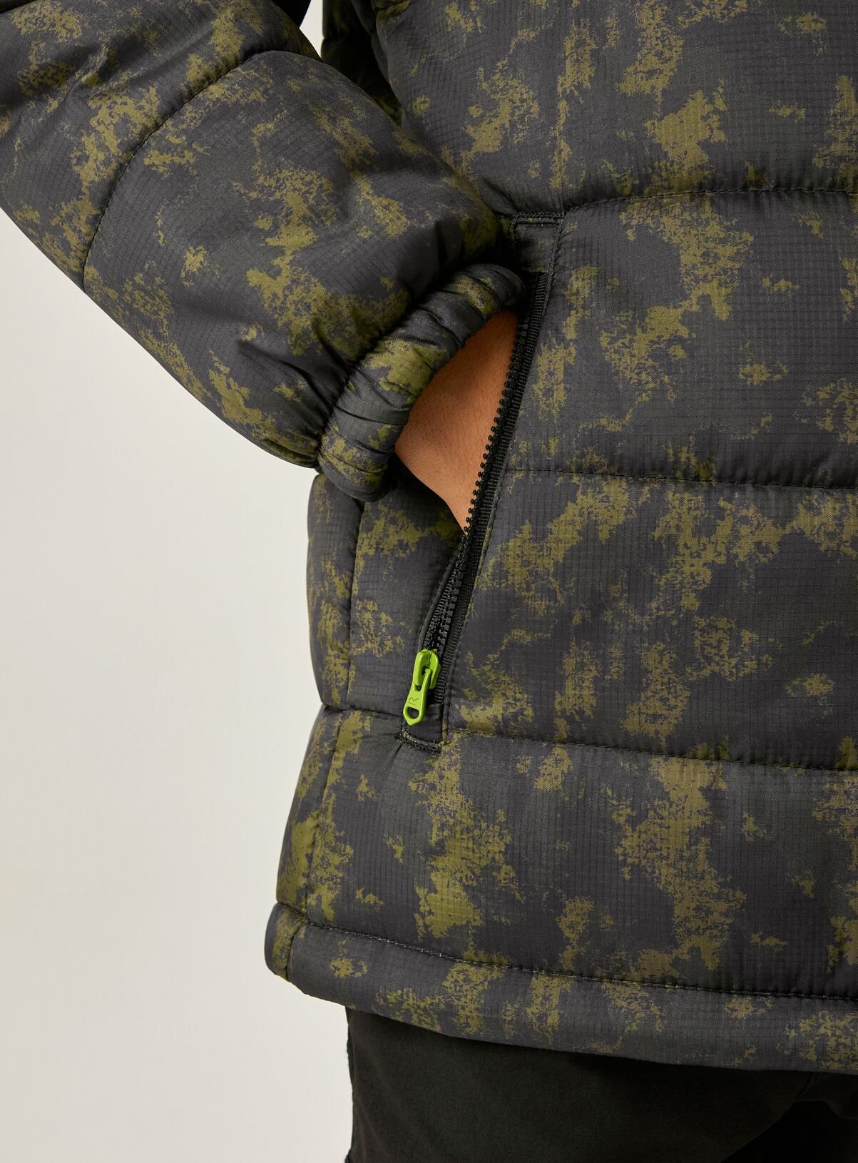 REGATTA Lofthouse Water Repellent Padded Jacket Camo 3-4 Years - Image 5 thumbnail